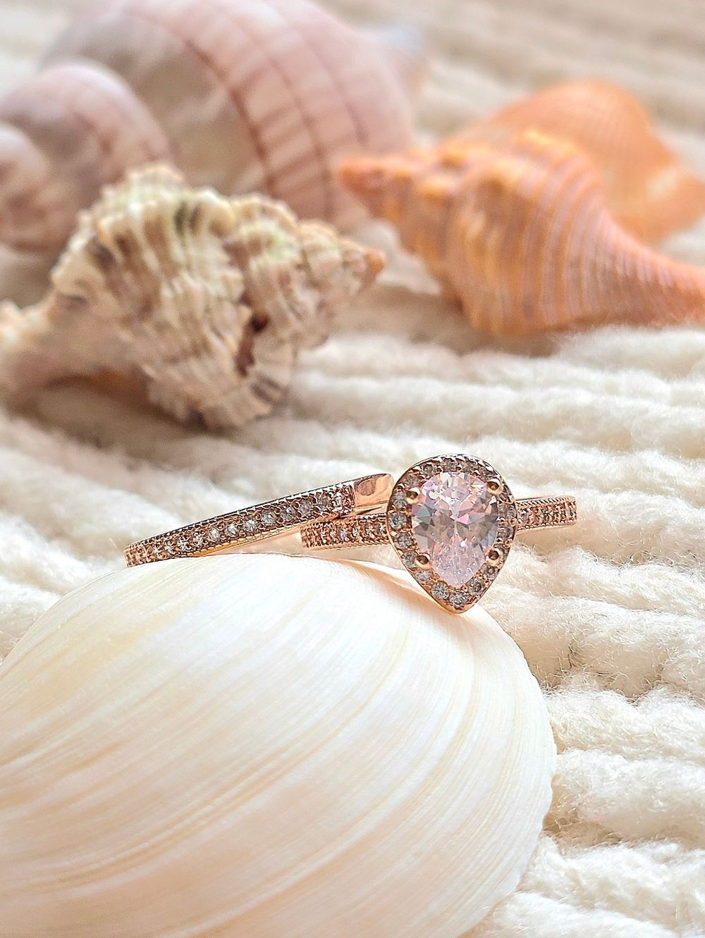 ๐NEW๐ ROSE GOLD SIMULATED DIAMOND HALO RING SET - Picture 4 of 11